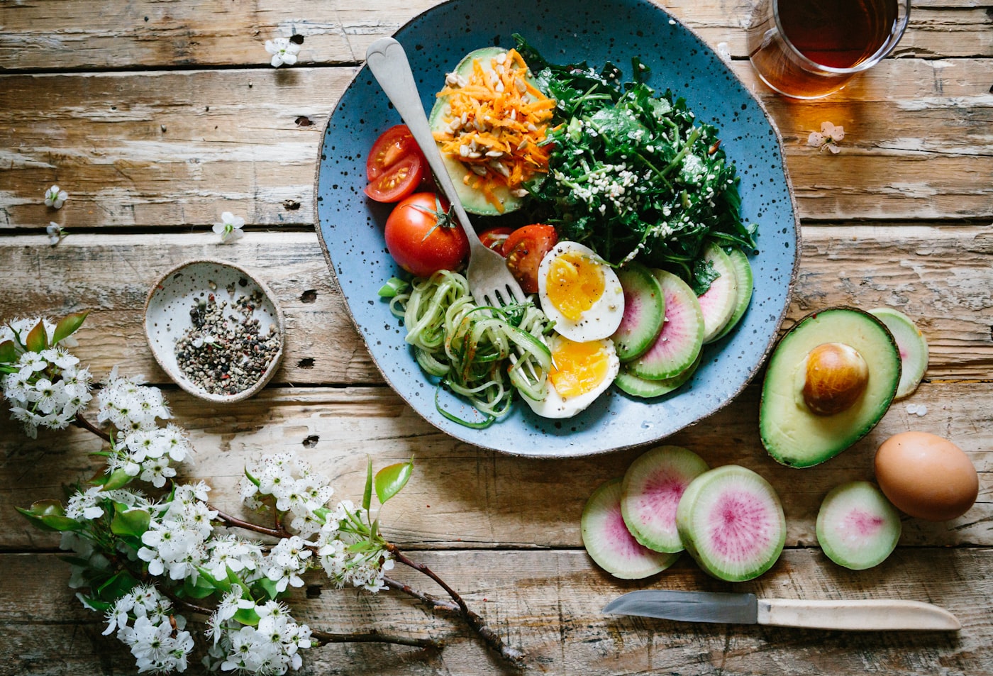 A spread of fresh, liver-healthy foods including fruits, vegetables, nuts, and whole grains