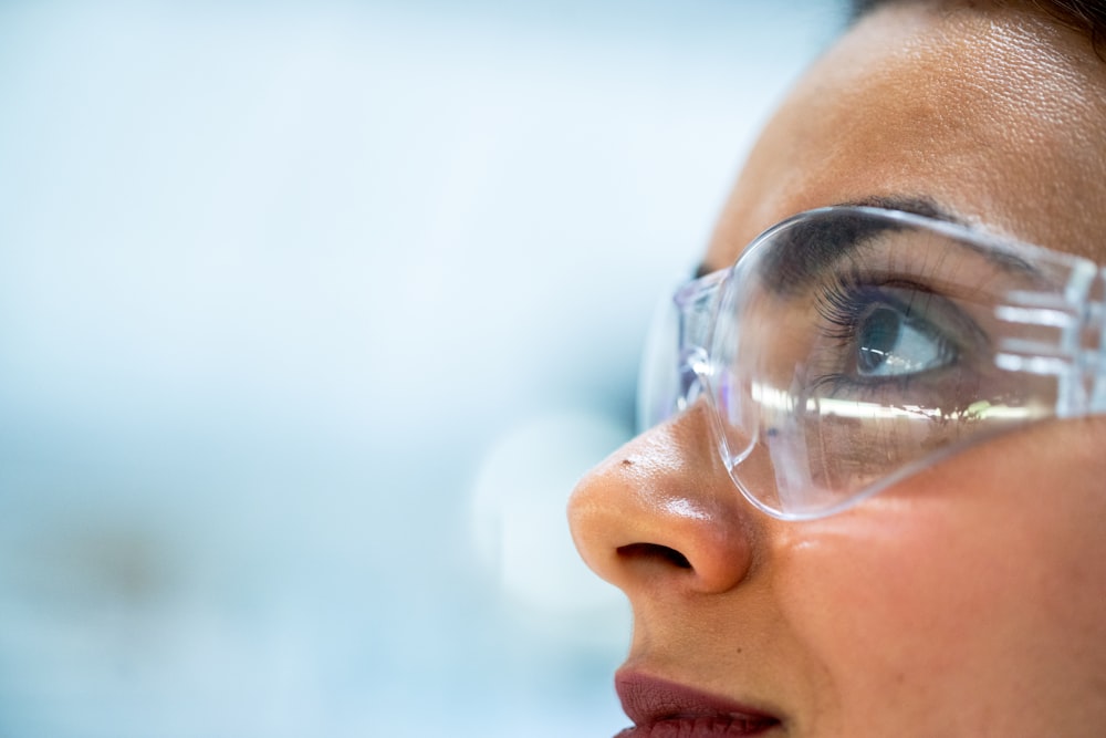 Molecular diagnostics and DNA analysis in a laboratory